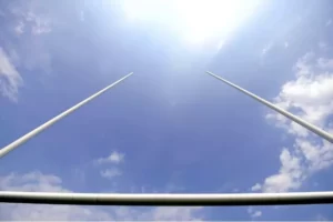 Photo mettant en valeur la hauteur des poteaux de rugby