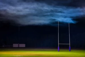 longueur d'un terrain de rugby dans l'obscurité